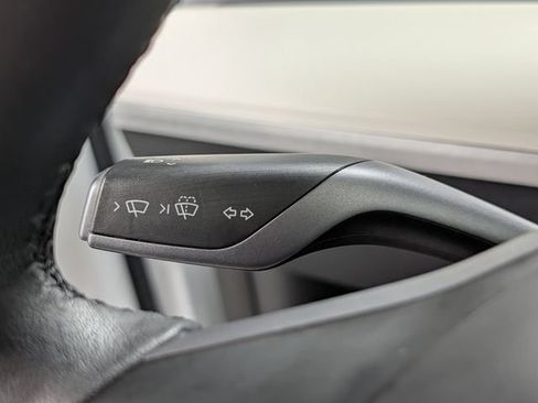 Used 2023 Tesla Model Y Long Range AWD/4WD image 18