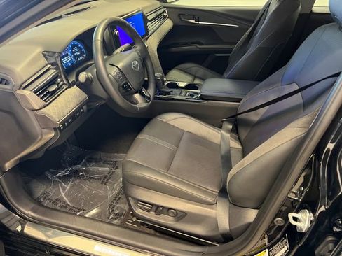 Used 2025 Toyota Camry XLE FWD image 6