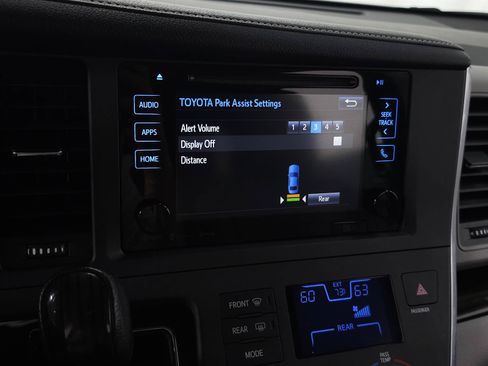 Used 2017 Toyota Sienna XLE w/ XLE Navigation Package FWD image 21