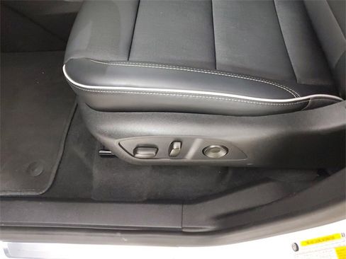 Used 2025 Buick Enclave Preferred image 26