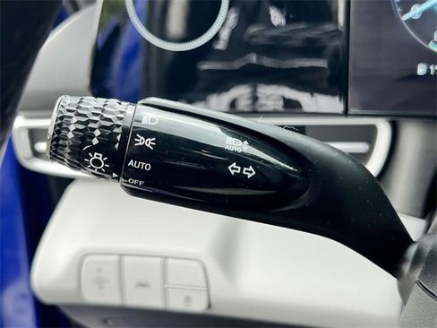 Used 2023 Hyundai Elantra Limited image 23