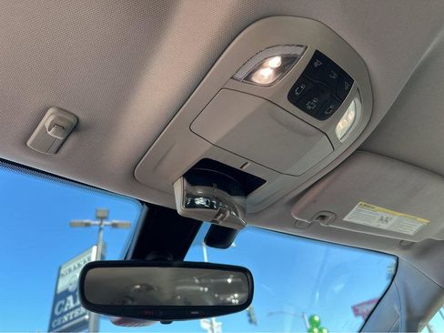 Used 2017 Chrysler Pacifica Touring-L image 25