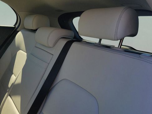 Certified 2018 Mercedes-Benz GLA 250 image 9