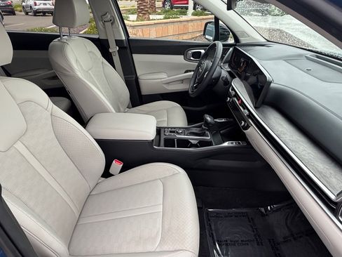 Certified 2025 Kia Sorento X-Line EX AWD/4WD image 29