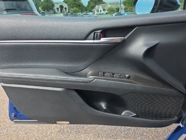 Used 2023 Toyota Camry XSE FWD image 17