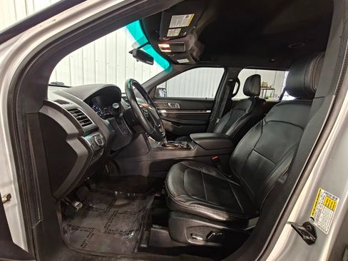 Used 2018 Ford Explorer Limited AWD/4WD image 33