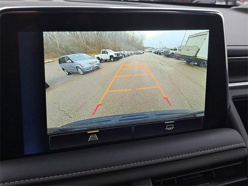 Used 2024 Chevrolet Suburban Premier image 14