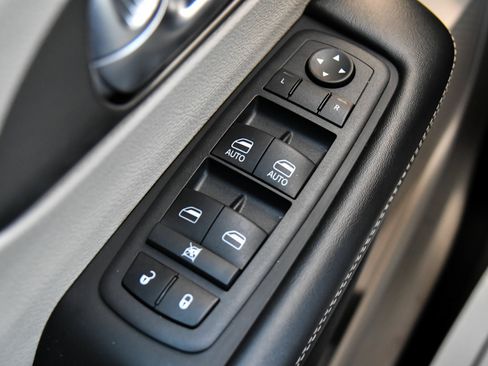 Used 2023 Chrysler Pacifica Touring-L FWD image 36