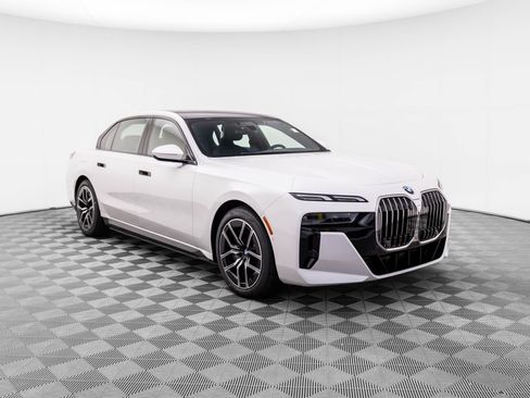 New 2025 BMW 750e xDrive AWD/4WD image 9