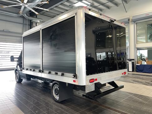 Used 2022 Ford Transit 250 RWD image 9