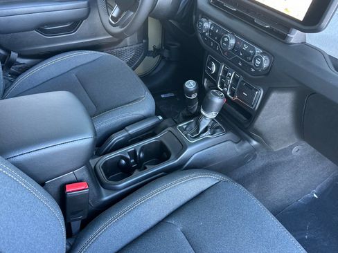 New 2026 Jeep Gladiator Sport AWD/4WD image 17