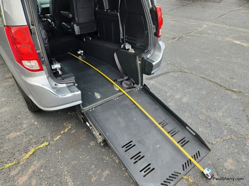 Used 2019 Dodge Grand Caravan GT FWD image 29