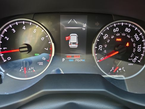 Used 2022 Toyota RAV4 XLE AWD/4WD image 17