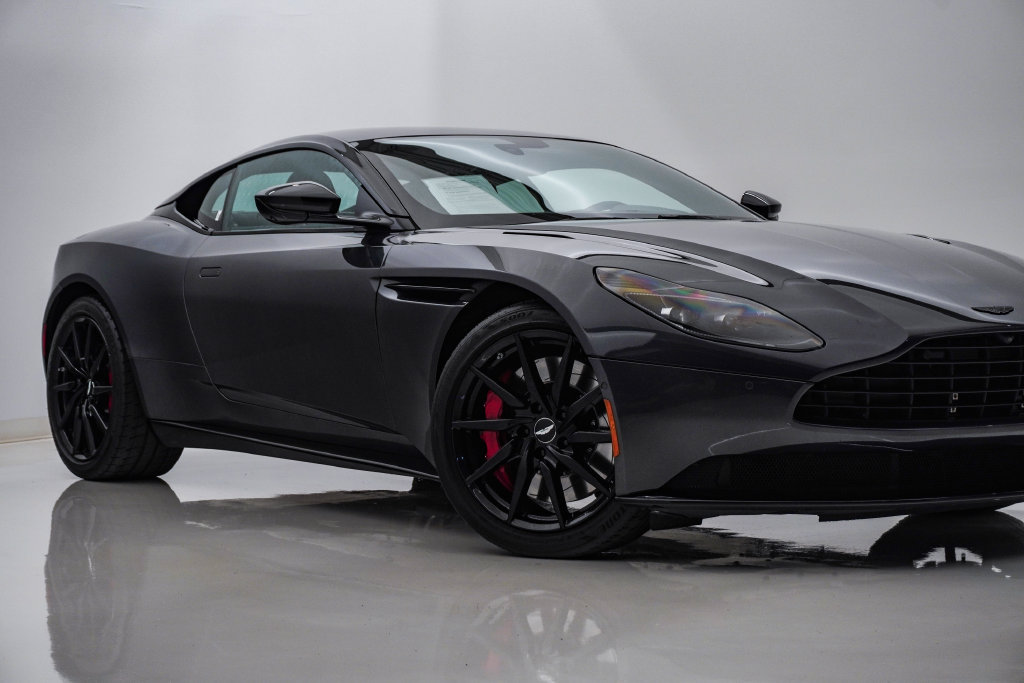Used 2021 Aston Martin DB11 Coupe RWD image 2