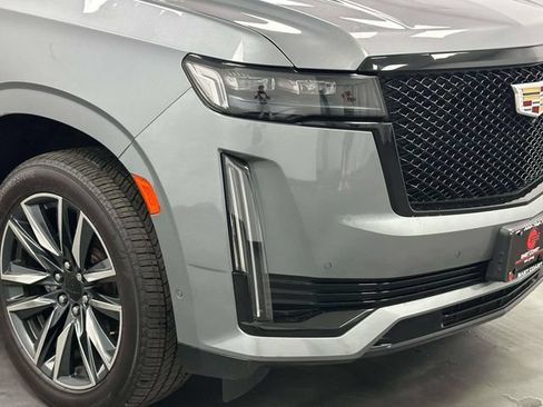Used 2022 Cadillac Escalade ESV Sport AWD/4WD image 19