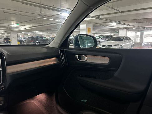 Used 2025 Volvo XC40 B5 Core image 24