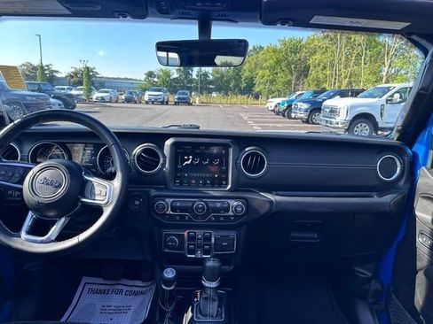 Used 2022 Jeep Wrangler Unlimited Sahara w/ LED Lighting Group AWD/4WD image 28