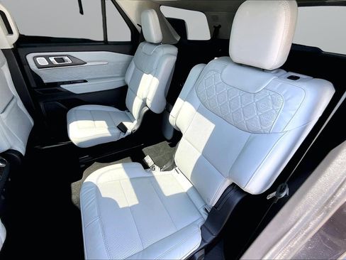 Used 2025 Ford Explorer Platinum w/ Ultimate Package AWD/4WD image 18