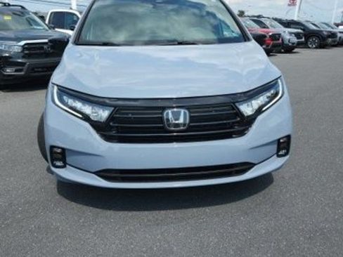 Certified 2024 Honda Odyssey Sport image 3