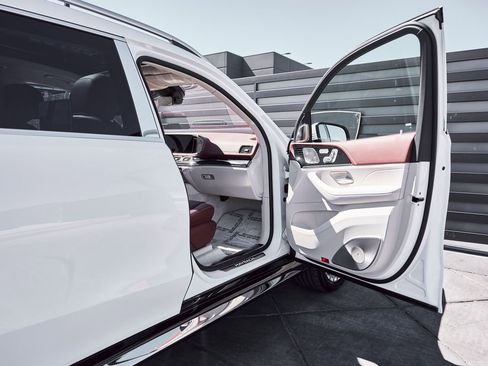 Used 2026 Mercedes-Benz Maybach GLS 600 4MATIC image 25