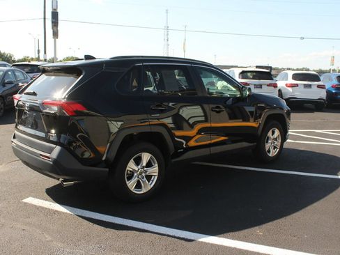Used 2021 Toyota RAV4 LE AWD/4WD image 7