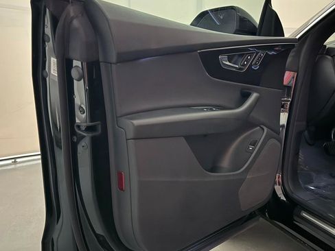 Used 2019 Audi Q8 Premium w/ Convenience Package image 17