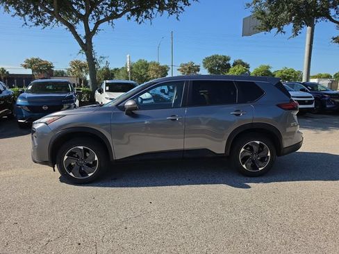 Certified 2025 Nissan Rogue SV FWD image 5