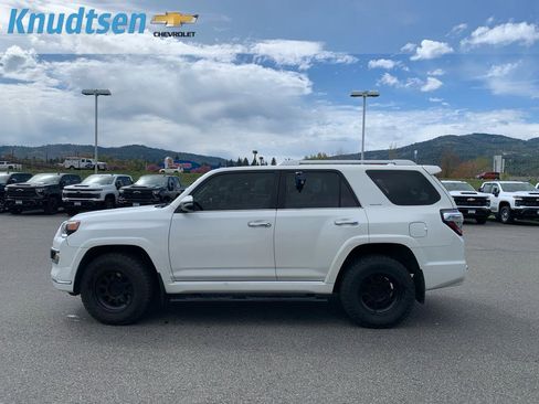 Used 2018 Toyota 4Runner Limited AWD/4WD image 4