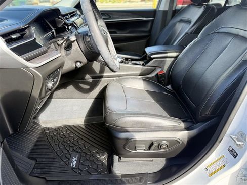 Used 2022 Jeep Grand Cherokee Limited 4xe w/ Luxury Tech Group II image 19