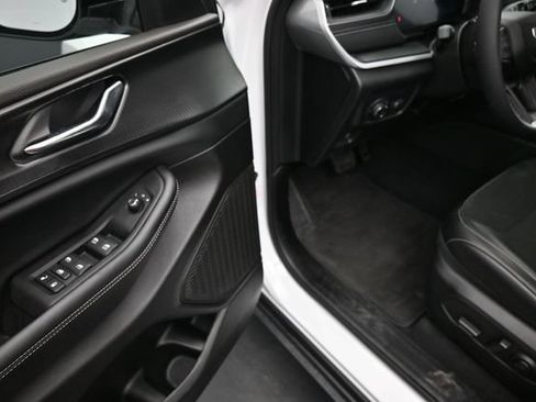 Used 2025 Jeep Grand Cherokee Altitude AWD/4WD image 16