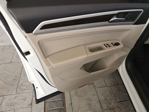 Used 2023 Volkswagen Atlas SE FWD image 28