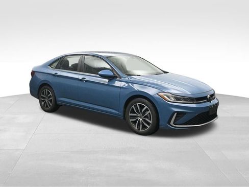 Used 2025 Volkswagen Jetta SE FWD image 7
