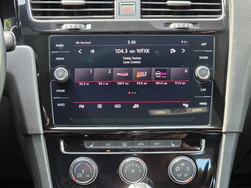 Used 2018 Volkswagen GTI SE FWD image 22