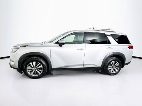 Certified 2023 Nissan Pathfinder SL w/ Black Appearance Package image 8