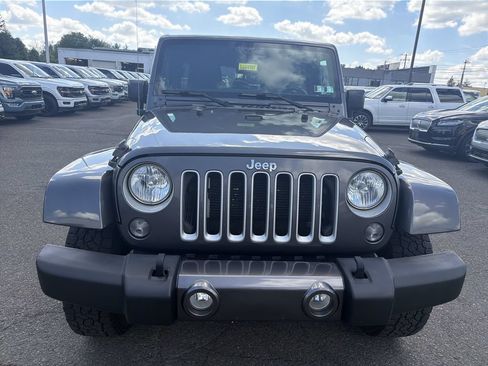 Used 2016 Jeep Wrangler Unlimited Sahara w/ Connectivity Group AWD/4WD image 8