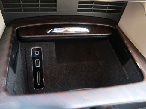 Used 2017 Maserati Levante w/ Luxury Package image 31