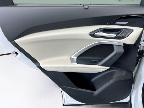 Used 2025 Audi Q5 2.0T Premium Plus w/ Premium Plus image 25