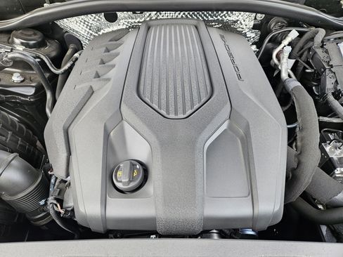 Certified 2025 Porsche Macan image 30