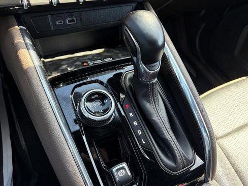 Certified 2024 GMC Canyon Denali image 16