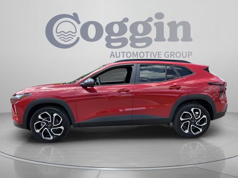 New 2026 Chevrolet Trax RS w/ Sunroof Package FWD image 2