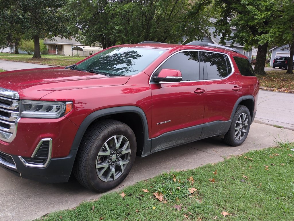 Used 2021 GMC Acadia SLE w/ Driver Convenience Package FWD image 2