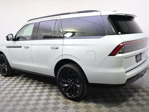 New 2026 Lincoln Navigator Reserve w/ Jet Appearance Package image 3