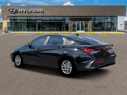 Certified 2026 Hyundai Elantra Hybrid FWD image 4