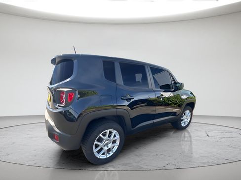 Used 2023 Jeep Renegade Latitude AWD/4WD image 6