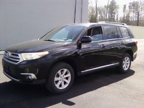 Used 2012 Toyota Highlander SE w/ Tow Pkg image 15
