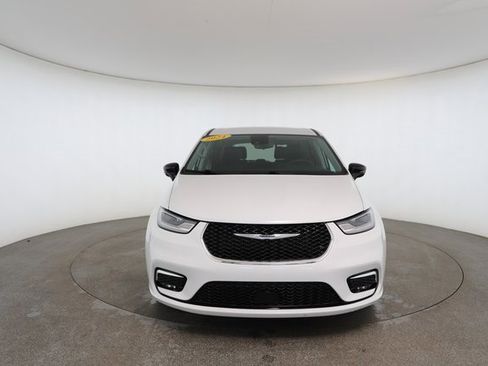 Used 2024 Chrysler Pacifica Touring-L image 30