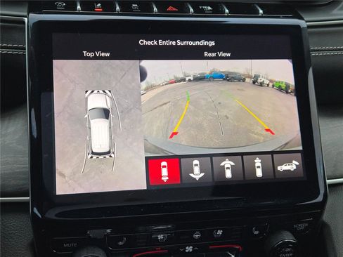 Used 2021 Jeep Grand Cherokee L Limited w/ Luxury Tech Group II image 32