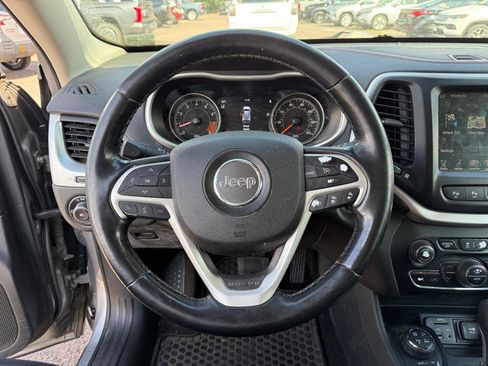 Used 2015 Jeep Cherokee Trailhawk w/ Comfort/Convenience Group AWD/4WD image 9