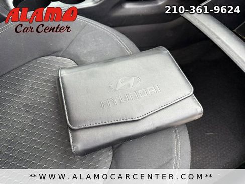 Used 2012 Hyundai Tucson GL image 12