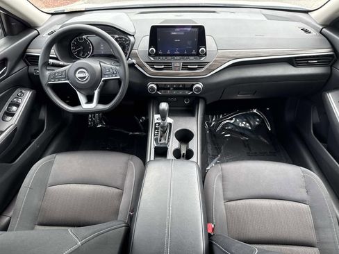 Used 2025 Nissan Altima 2.5 SV FWD image 15